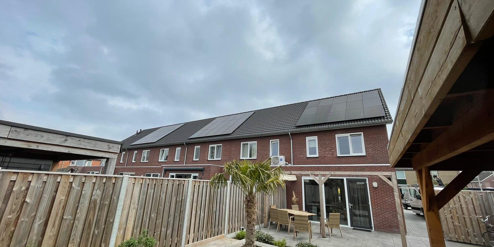 zonnepanelen lutten 3 woningen, graag als laatste in de regel plaatsten