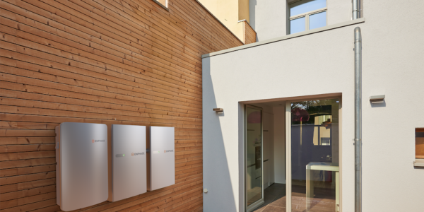 IQ Battery 5P Wooden Wall 001